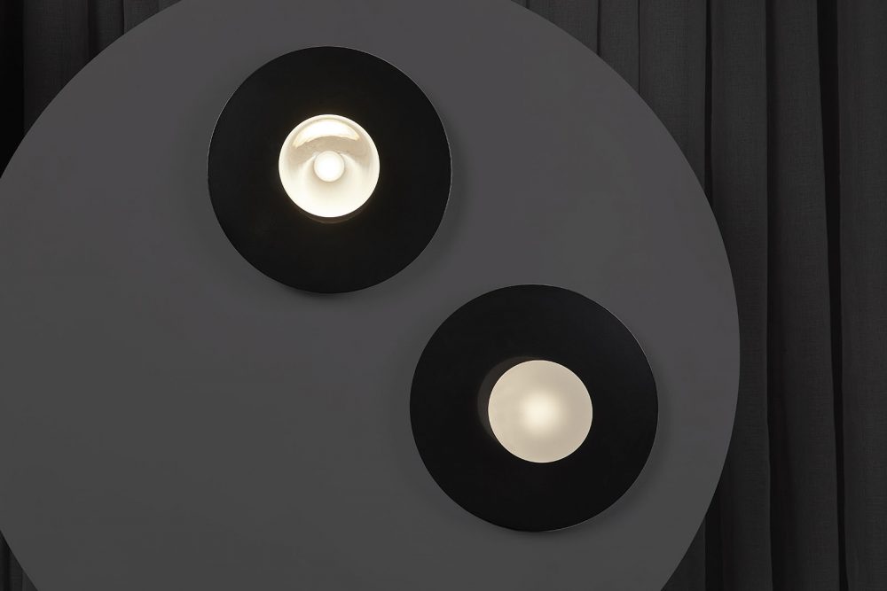 GLOBE DISC WALL LIGHT