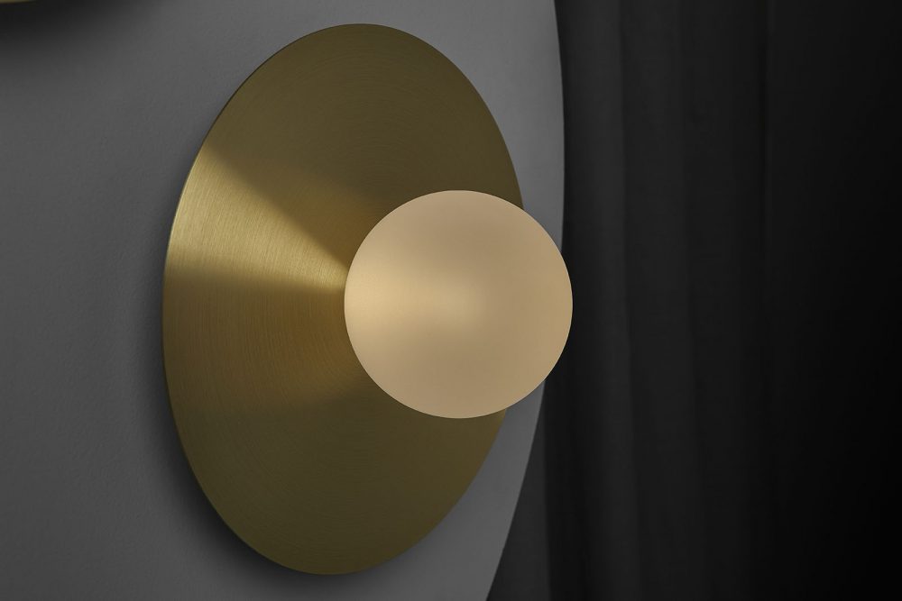 GLOBE DISC WALL LIGHT