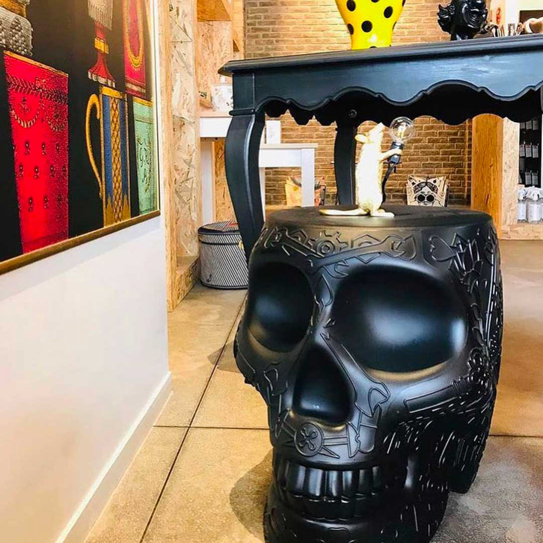 Skull clearance end table