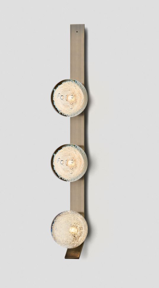 FIZI WALL SCONCE TRIPLE BALL WITH KICK